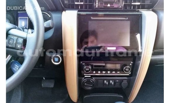Acheter Import Voiture Toyota Fortuner Blanc à Import - Dubai, Adrar Acheter Import Voiture Toyota Fortuner Blanc à Import - Dubai, Adrar