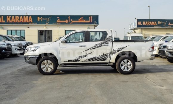 Acheter Import Voiture Toyota Hilux Blanc à Import - Dubai, Adrar Acheter Import Voiture Toyota Hilux Blanc à Import - Dubai, Adrar