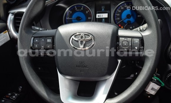 Acheter Import Voiture Toyota Hilux Noir à Import - Dubai, Adrar Acheter Import Voiture Toyota Hilux Noir à Import - Dubai, Adrar