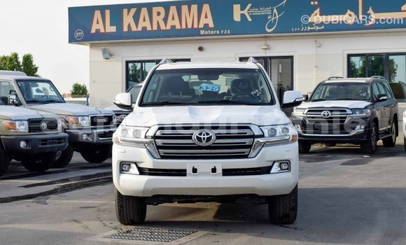 Acheter Import Voiture Toyota Land Cruiser Blanc à Import - Dubai, Adrar Acheter Import Voiture Toyota Land Cruiser Blanc à Import - Dubai, Adrar