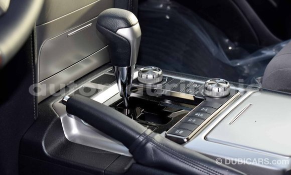 Acheter Import Voiture Toyota Land Cruiser Blanc à Import - Dubai, Adrar Acheter Import Voiture Toyota Land Cruiser Blanc à Import - Dubai, Adrar