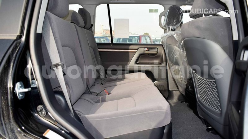 Big with watermark toyota land cruiser adrar import dubai 2039