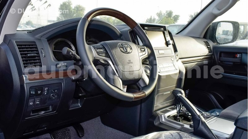 Big with watermark toyota land cruiser adrar import dubai 2043