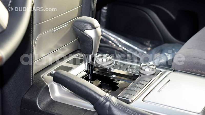 Big with watermark toyota land cruiser adrar import dubai 2043