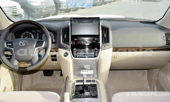 Acheter Import Voiture Toyota Land Cruiser Blanc à Import - Dubai, Adrar Acheter Import Voiture Toyota Land Cruiser Blanc à Import - Dubai, Adrar