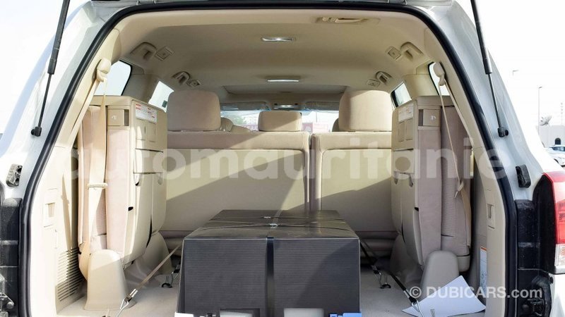 Big with watermark toyota land cruiser adrar import dubai 2044