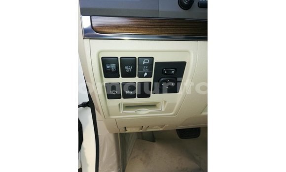 Acheter Import Voiture Toyota Land Cruiser Blanc à Import - Dubai, Adrar Acheter Import Voiture Toyota Land Cruiser Blanc à Import - Dubai, Adrar