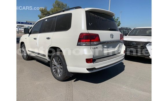 Buy Import Toyota Land Cruiser White Car in Import - Dubai in Adrar Buy Import Toyota Land Cruiser White Car in Import - Dubai in Adrar