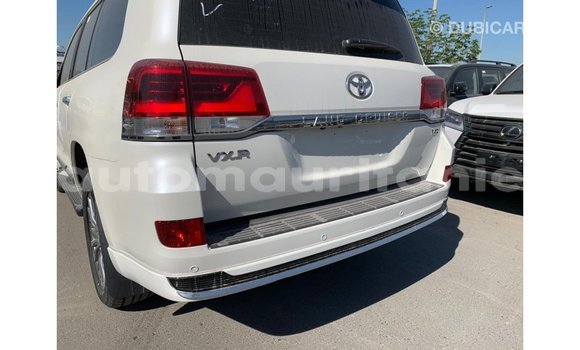 Buy Import Toyota Land Cruiser White Car in Import - Dubai in Adrar Buy Import Toyota Land Cruiser White Car in Import - Dubai in Adrar