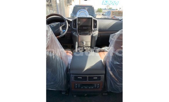 Buy Import Toyota Land Cruiser White Car in Import - Dubai in Adrar Buy Import Toyota Land Cruiser White Car in Import - Dubai in Adrar