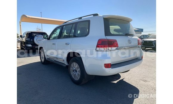 Buy Import Toyota Land Cruiser White Car in Import - Dubai in Adrar Buy Import Toyota Land Cruiser White Car in Import - Dubai in Adrar
