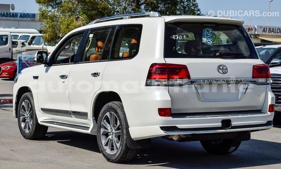 Buy Import Toyota Land Cruiser White Car in Import - Dubai in Adrar Buy Import Toyota Land Cruiser White Car in Import - Dubai in Adrar