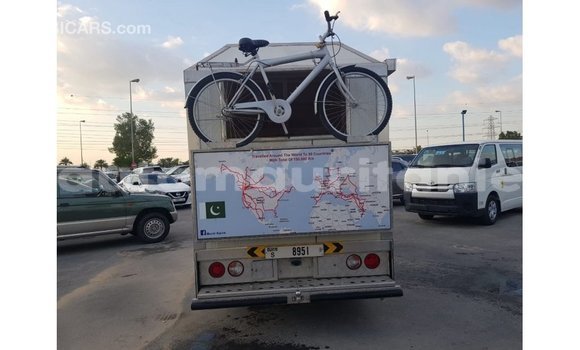 Acheter Import Voiture Kia Carens Blanc à Import - Dubai, Adrar Acheter Import Voiture Kia Carens Blanc à Import - Dubai, Adrar