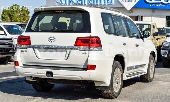 Acheter Import Voiture Toyota Land Cruiser Blanc à Import - Dubai, Adrar Acheter Import Voiture Toyota Land Cruiser Blanc à Import - Dubai, Adrar