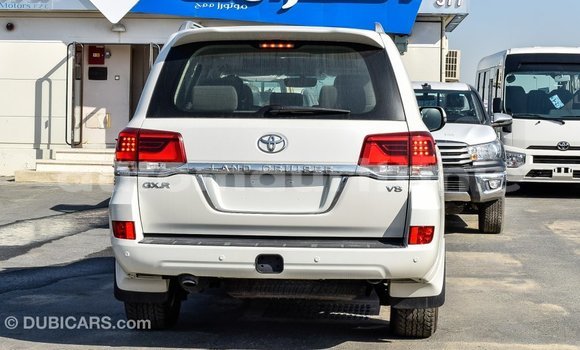 Acheter Import Voiture Toyota Land Cruiser Blanc à Import - Dubai, Adrar Acheter Import Voiture Toyota Land Cruiser Blanc à Import - Dubai, Adrar