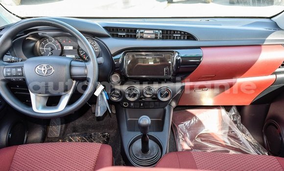 Acheter Import Voiture Toyota Hilux Blanc à Import - Dubai, Adrar Acheter Import Voiture Toyota Hilux Blanc à Import - Dubai, Adrar