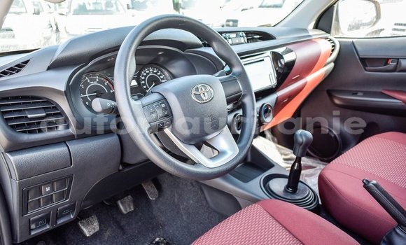 Acheter Import Voiture Toyota Hilux Blanc à Import - Dubai, Adrar Acheter Import Voiture Toyota Hilux Blanc à Import - Dubai, Adrar