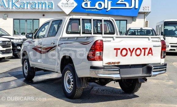 Acheter Import Voiture Toyota Hilux Blanc à Import - Dubai, Adrar Acheter Import Voiture Toyota Hilux Blanc à Import - Dubai, Adrar
