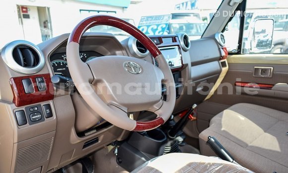 Acheter Import Voiture Toyota Land Cruiser Beige à Import - Dubai, Adrar Acheter Import Voiture Toyota Land Cruiser Beige à Import - Dubai, Adrar