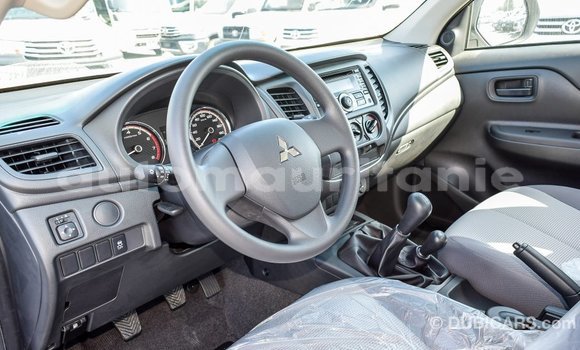 Acheter Import Voiture Mitsubishi L200 Blanc à Import - Dubai, Adrar Acheter Import Voiture Mitsubishi L200 Blanc à Import - Dubai, Adrar