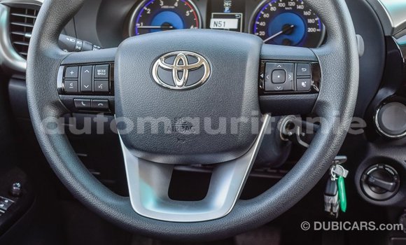Acheter Import Voiture Toyota Hilux Noir à Import - Dubai, Adrar Acheter Import Voiture Toyota Hilux Noir à Import - Dubai, Adrar