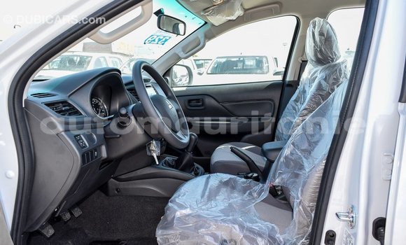 Acheter Import Voiture Mitsubishi L200 Blanc à Import - Dubai, Adrar Acheter Import Voiture Mitsubishi L200 Blanc à Import - Dubai, Adrar