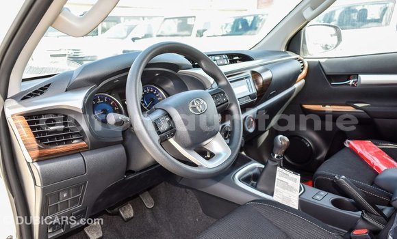 Acheter Import Voiture Toyota Hilux Blanc à Import - Dubai, Adrar Acheter Import Voiture Toyota Hilux Blanc à Import - Dubai, Adrar