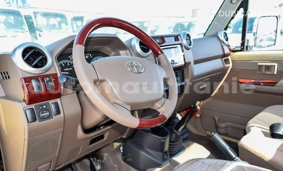 Acheter Import Voiture Toyota Land Cruiser Beige à Import - Dubai, Adrar Acheter Import Voiture Toyota Land Cruiser Beige à Import - Dubai, Adrar
