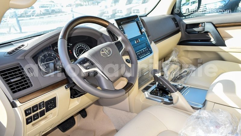 Big with watermark toyota land cruiser adrar import dubai 2112