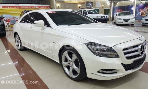 Buy Import Mercedes-Benz 190 (W201) White Car in Import - Dubai in Adrar Buy Import Mercedes-Benz 190 (W201) White Car in Import - Dubai in Adrar