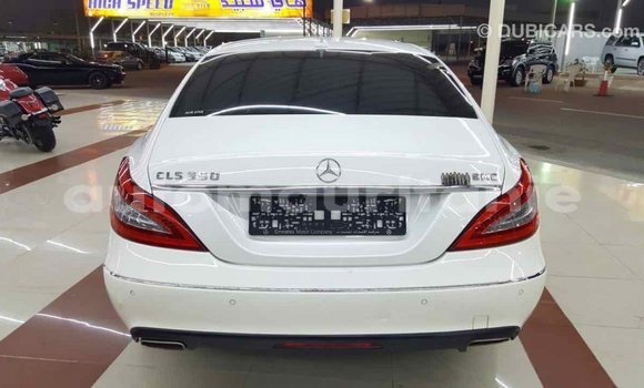 Buy Import Mercedes-Benz 190 (W201) White Car in Import - Dubai in Adrar Buy Import Mercedes-Benz 190 (W201) White Car in Import - Dubai in Adrar