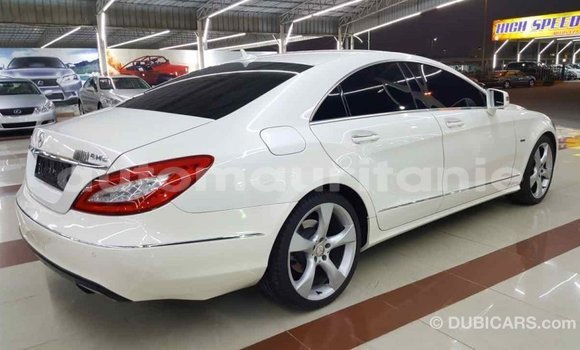 Buy Import Mercedes-Benz 190 (W201) White Car in Import - Dubai in Adrar Buy Import Mercedes-Benz 190 (W201) White Car in Import - Dubai in Adrar