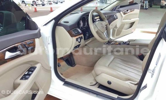 Buy Import Mercedes-Benz 190 (W201) White Car in Import - Dubai in Adrar Buy Import Mercedes-Benz 190 (W201) White Car in Import - Dubai in Adrar