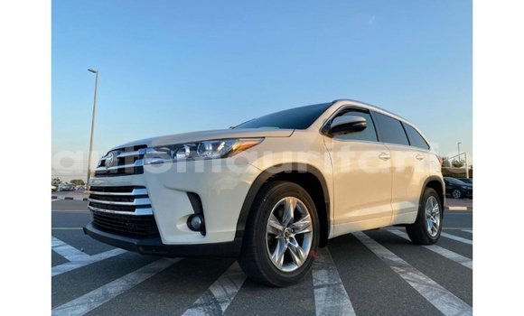 Acheter Import Voiture Toyota Highlander Blanc à Import - Dubai, Adrar Acheter Import Voiture Toyota Highlander Blanc à Import - Dubai, Adrar