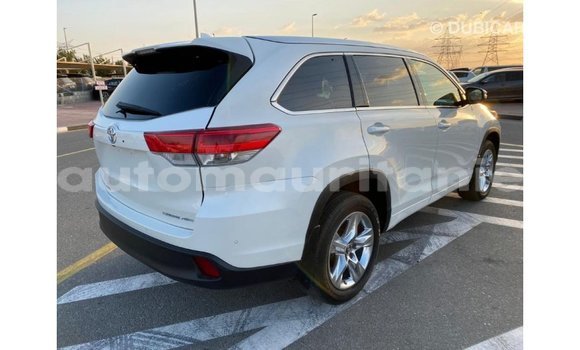 Acheter Import Voiture Toyota Highlander Blanc à Import - Dubai, Adrar Acheter Import Voiture Toyota Highlander Blanc à Import - Dubai, Adrar