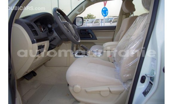 Buy Import Toyota Land Cruiser White Car in Import - Dubai in Adrar Buy Import Toyota Land Cruiser White Car in Import - Dubai in Adrar