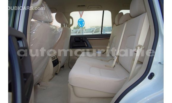 Buy Import Toyota Land Cruiser White Car in Import - Dubai in Adrar Buy Import Toyota Land Cruiser White Car in Import - Dubai in Adrar