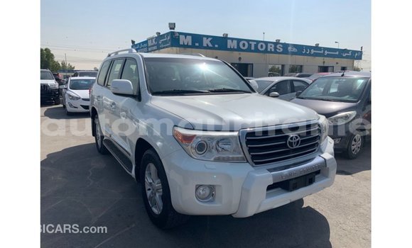 Acheter Import Voiture Toyota Land Cruiser Blanc à Import - Dubai, Adrar Acheter Import Voiture Toyota Land Cruiser Blanc à Import - Dubai, Adrar