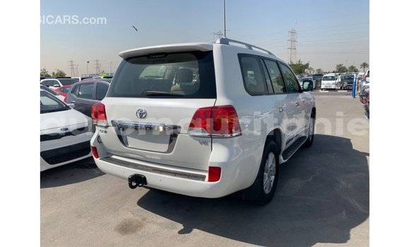 Acheter Import Voiture Toyota Land Cruiser Blanc à Import - Dubai, Adrar Acheter Import Voiture Toyota Land Cruiser Blanc à Import - Dubai, Adrar