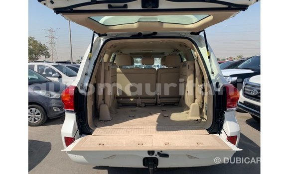 Acheter Import Voiture Toyota Land Cruiser Blanc à Import - Dubai, Adrar Acheter Import Voiture Toyota Land Cruiser Blanc à Import - Dubai, Adrar