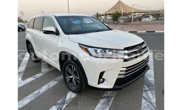 Acheter Import Voiture Toyota Highlander Blanc à Import - Dubai, Adrar Acheter Import Voiture Toyota Highlander Blanc à Import - Dubai, Adrar