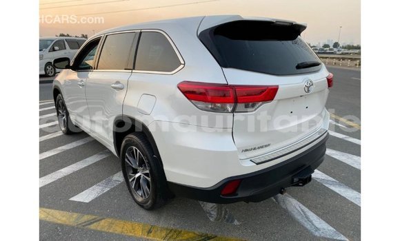 Acheter Import Voiture Toyota Highlander Blanc à Import - Dubai, Adrar Acheter Import Voiture Toyota Highlander Blanc à Import - Dubai, Adrar