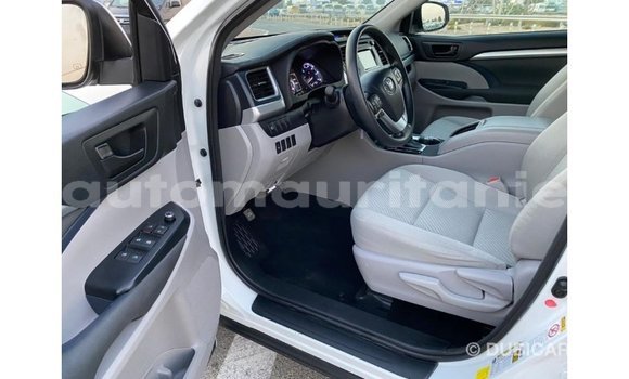 Acheter Import Voiture Toyota Highlander Blanc à Import - Dubai, Adrar Acheter Import Voiture Toyota Highlander Blanc à Import - Dubai, Adrar