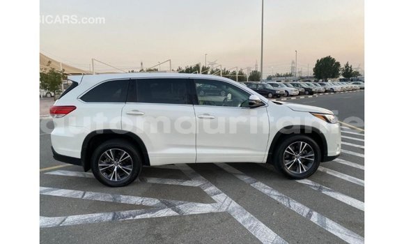 Acheter Import Voiture Toyota Highlander Blanc à Import - Dubai, Adrar Acheter Import Voiture Toyota Highlander Blanc à Import - Dubai, Adrar