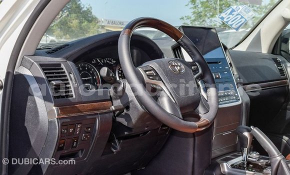 Buy Import Toyota Land Cruiser White Car in Import - Dubai in Adrar Buy Import Toyota Land Cruiser White Car in Import - Dubai in Adrar