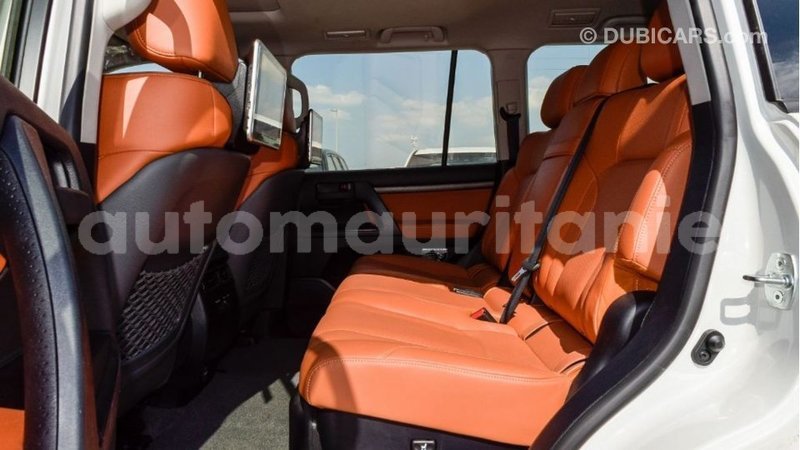 Big with watermark toyota land cruiser adrar import dubai 2177