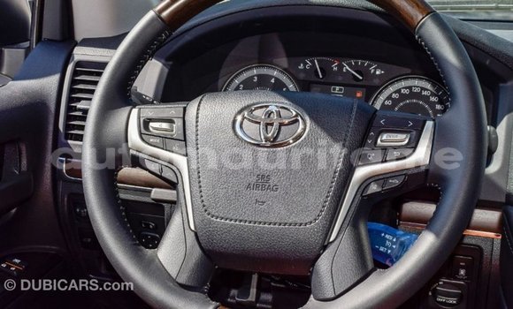 Buy Import Toyota Land Cruiser White Car in Import - Dubai in Adrar Buy Import Toyota Land Cruiser White Car in Import - Dubai in Adrar