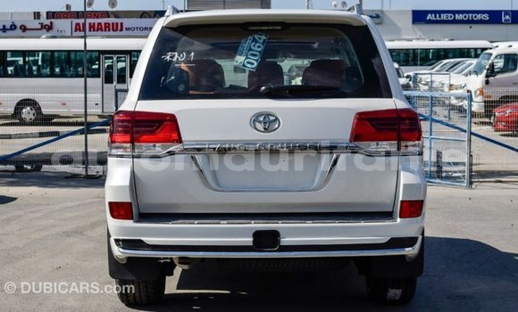 Buy Import Toyota Land Cruiser White Car in Import - Dubai in Adrar Buy Import Toyota Land Cruiser White Car in Import - Dubai in Adrar