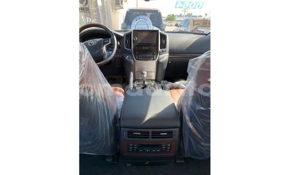 Buy Import Toyota Land Cruiser White Car in Import - Dubai in Adrar Buy Import Toyota Land Cruiser White Car in Import - Dubai in Adrar