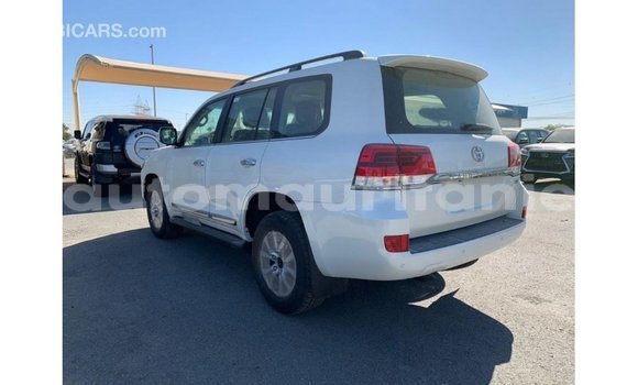 Buy Import Toyota Land Cruiser White Car in Import - Dubai in Adrar Buy Import Toyota Land Cruiser White Car in Import - Dubai in Adrar